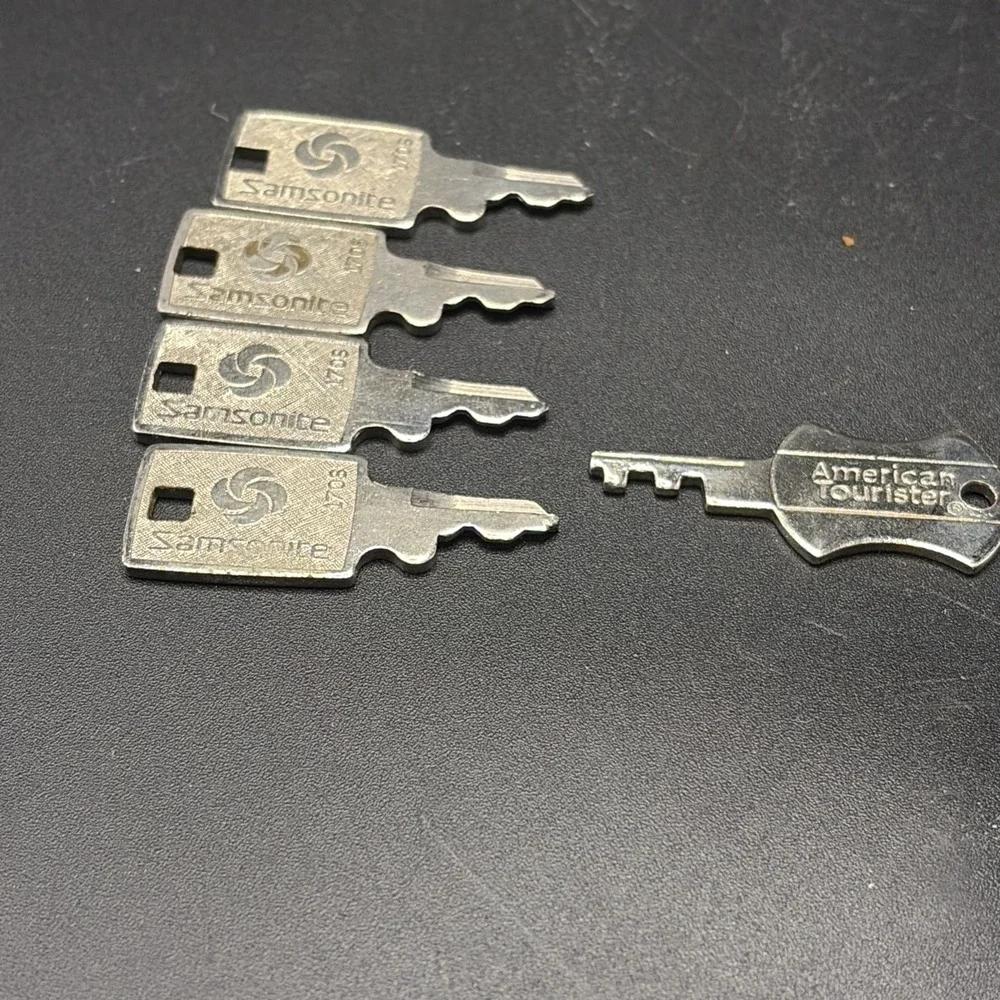 Lot Of 5 Vintage Samsonite/American Tourister Luggage Keys 170S/ Key Lot Bundle